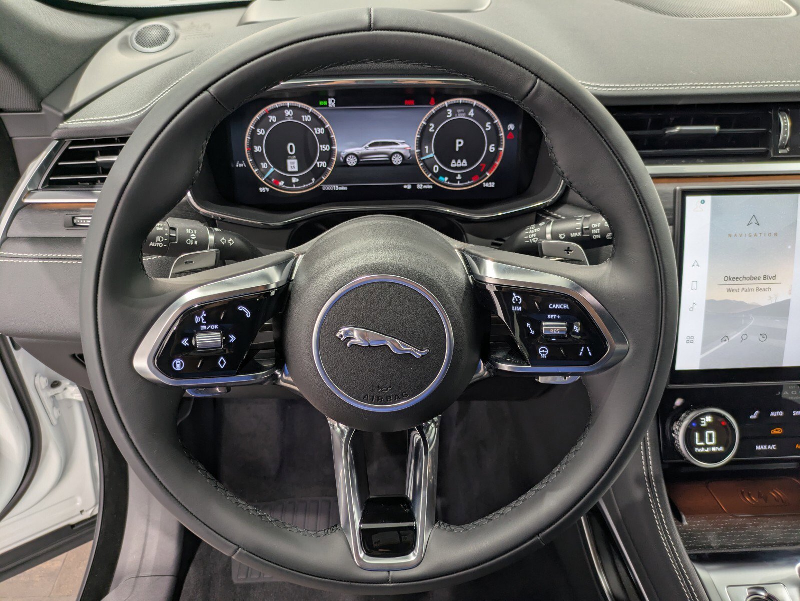 2026 Jaguar F-PACE P250 R-Dynamic S photo 14