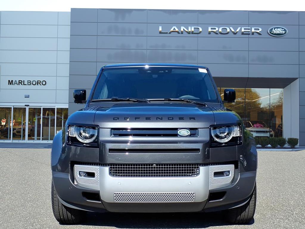 2025 Land Rover Defender 110 S photo 8
