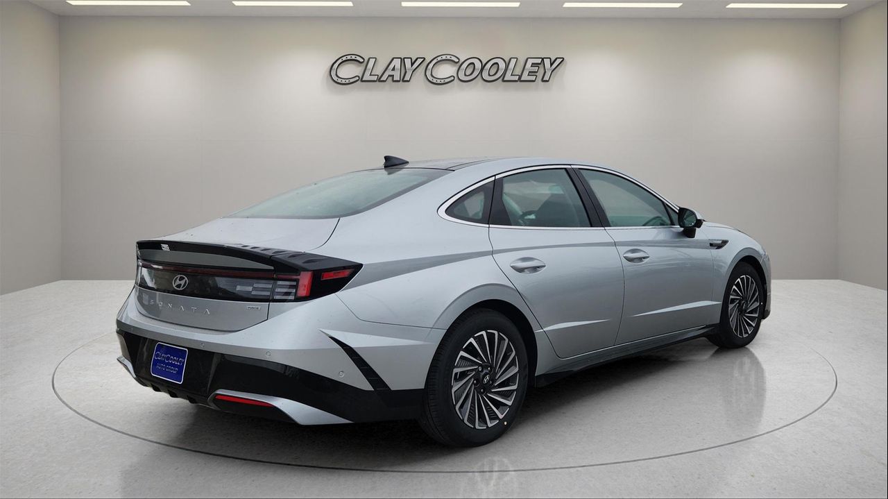 2025 Hyundai Sonata Hybrid Limited photo 3
