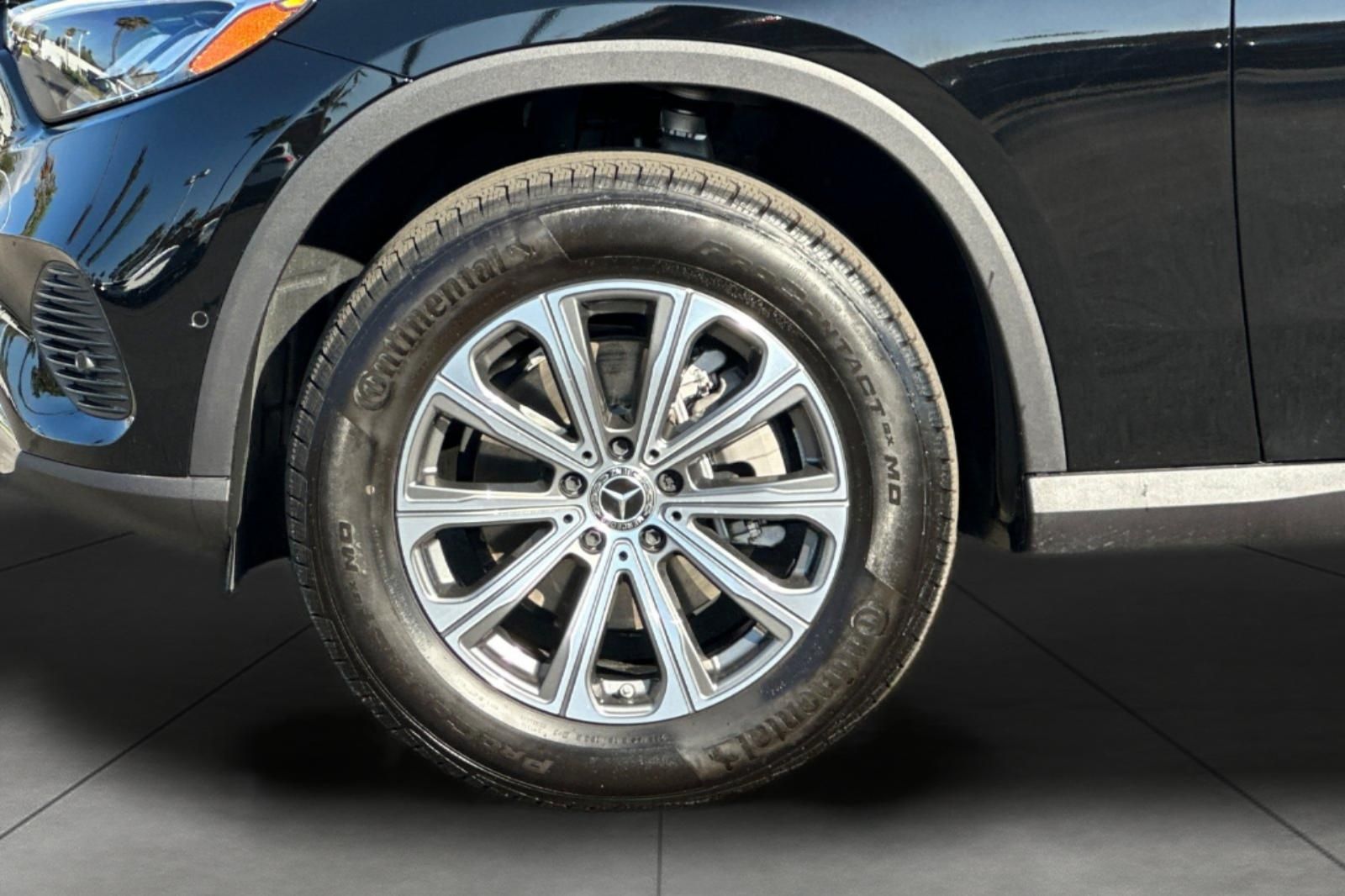 2025 Mercedes Benz GLC 300 photo 7