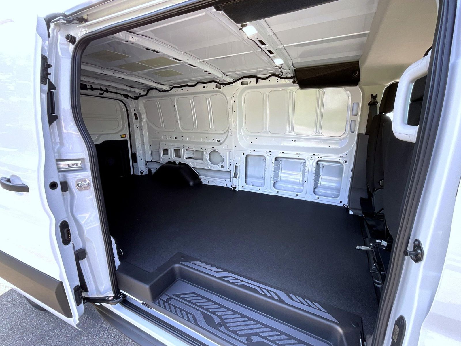 2025 Ford Transit Cargo photo 10