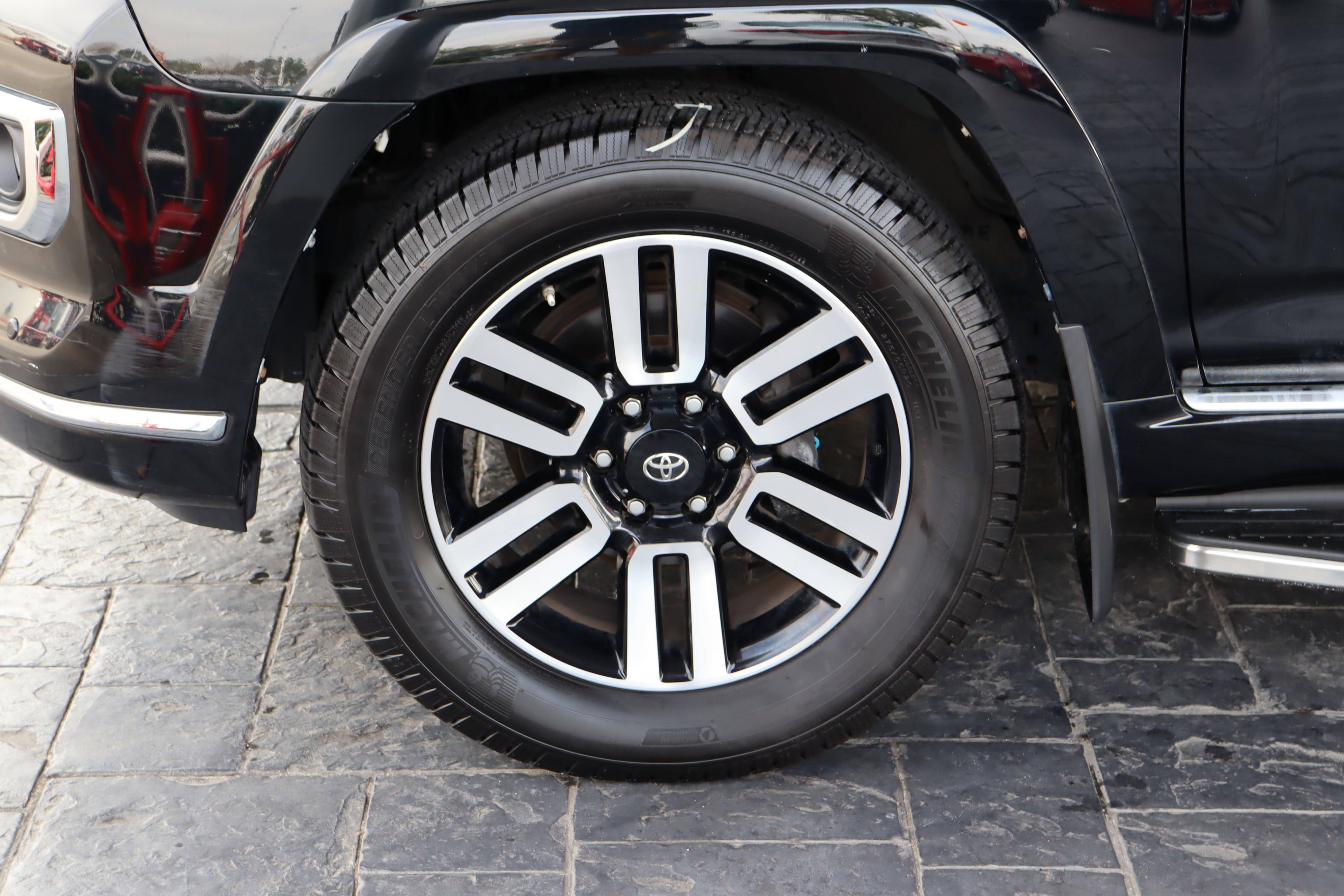 2019 Toyota 4Runner Limited photo 5