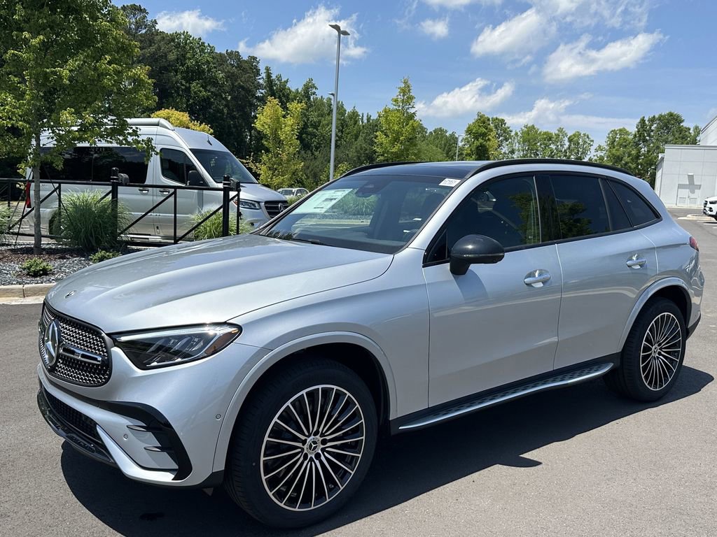 2025 Mercedes Benz GLC 300 4MATIC photo 3