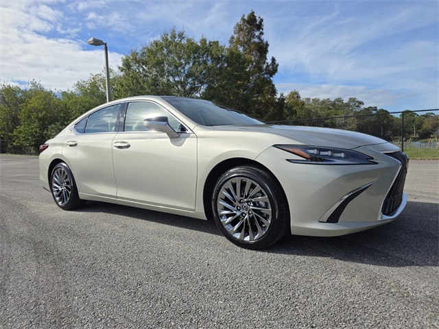 2025 Lexus ES 350 Ultra Luxury's photo