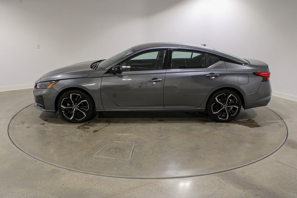 2024 Nissan Altima 2.5 SR photo 2