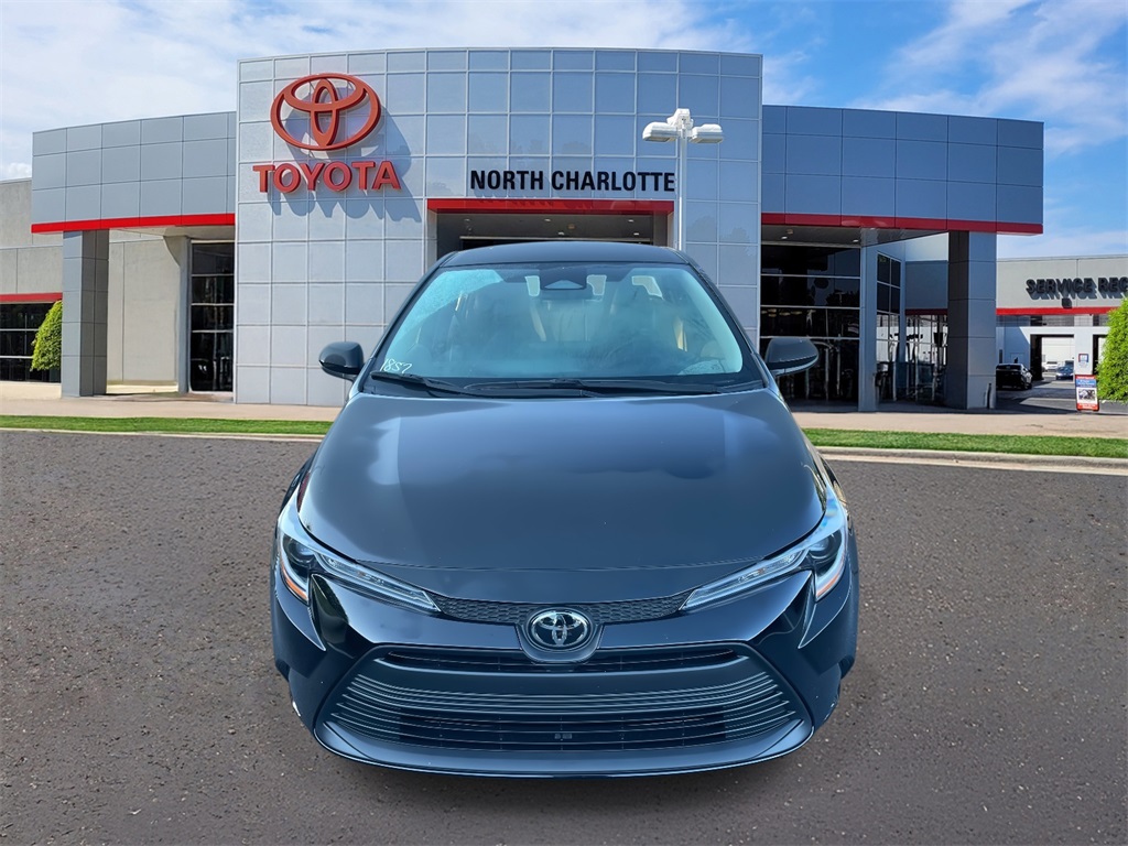 2025 Toyota Corolla LE photo 2