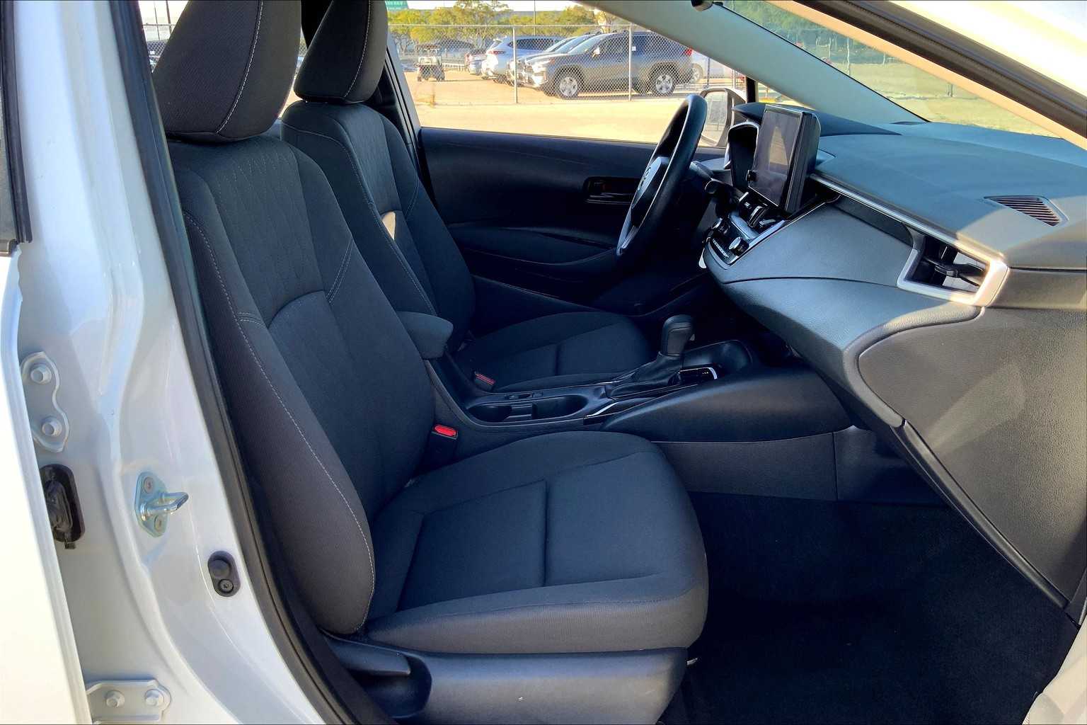 2024 Toyota Corolla LE photo 4