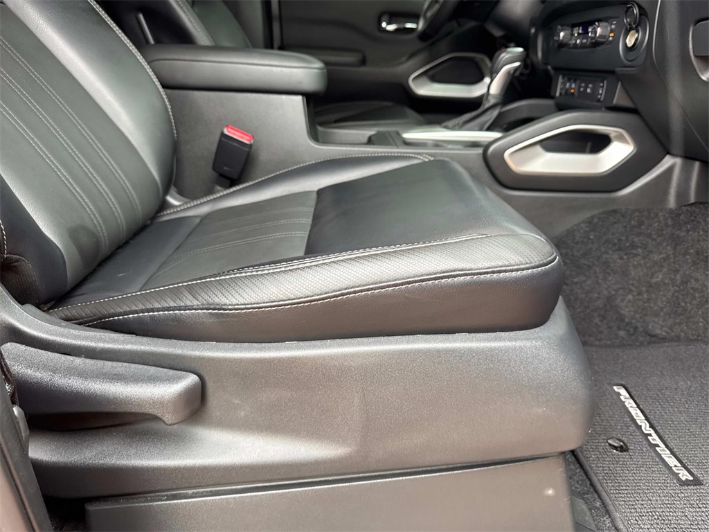 2024 Nissan Frontier SL photo 10