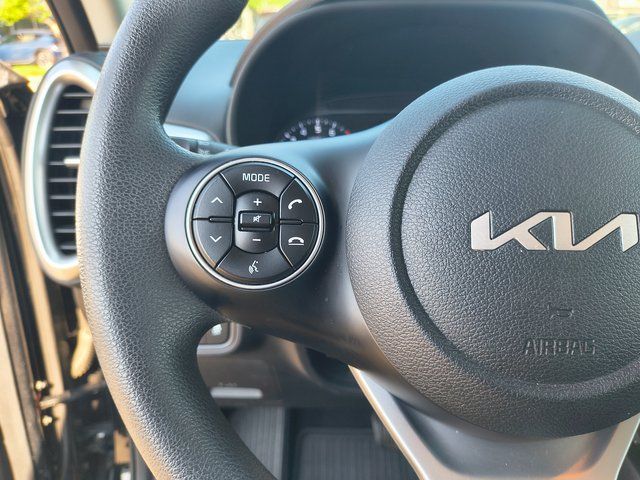 2022 Kia Soul LX photo 11