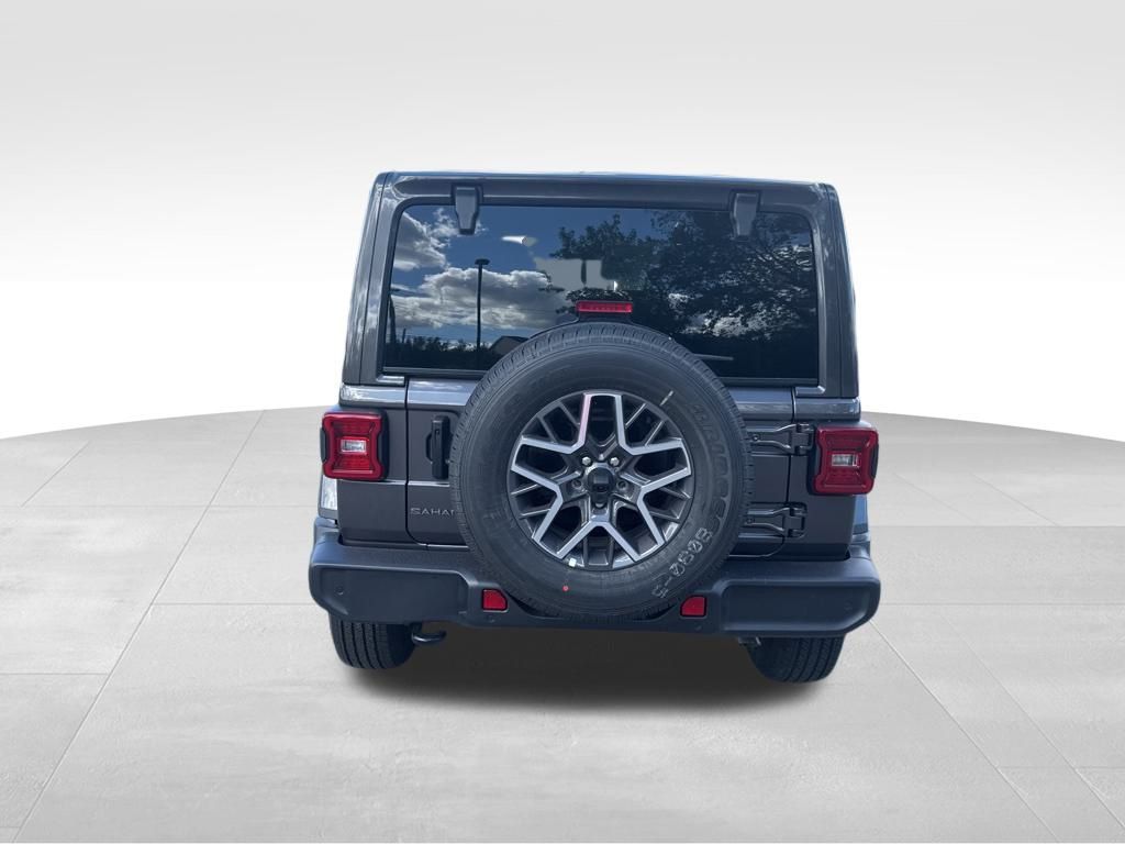 2025 Jeep Wrangler Sahara photo 4