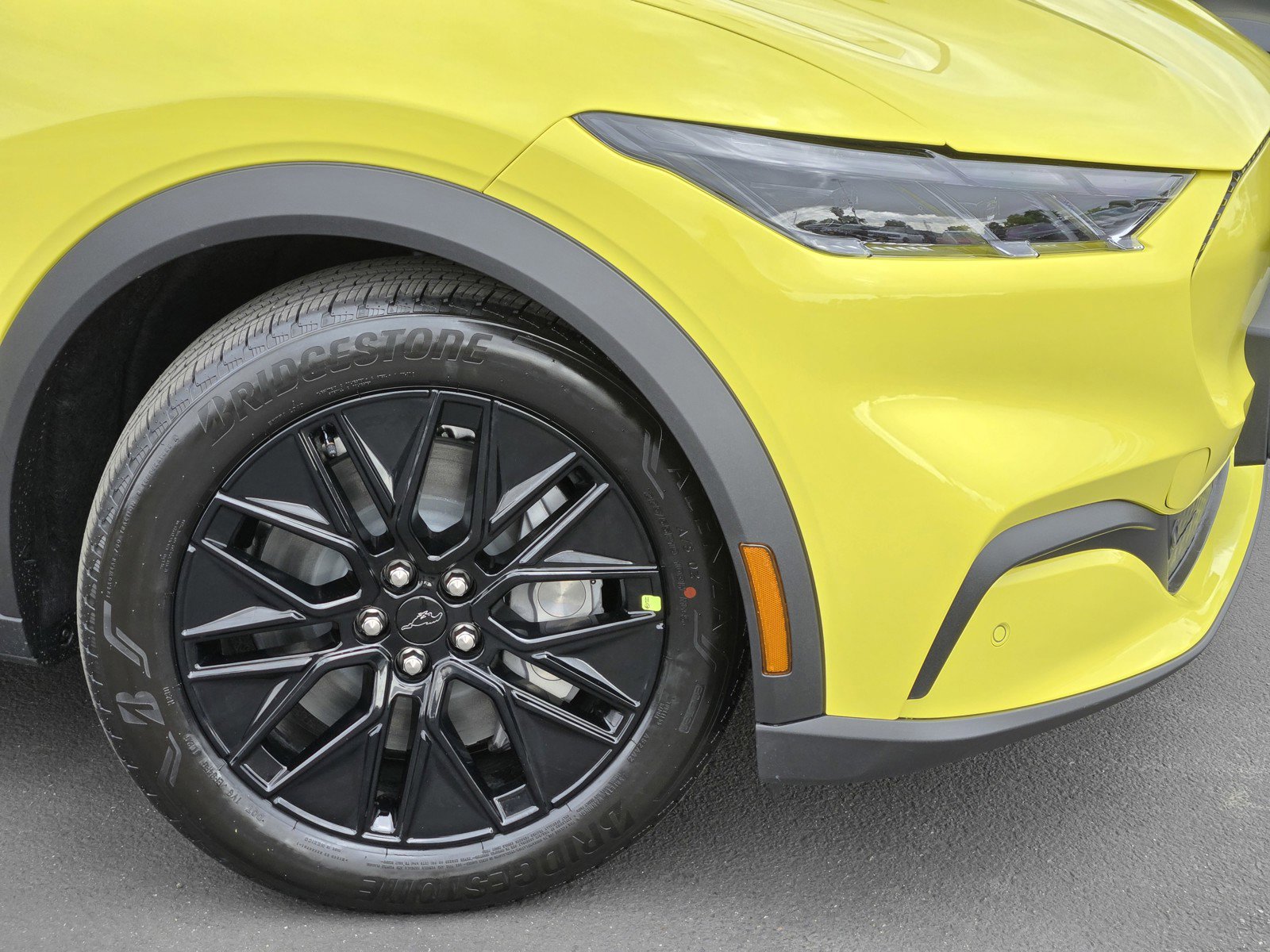 2025 Ford Mustang Mach-E Select photo 3