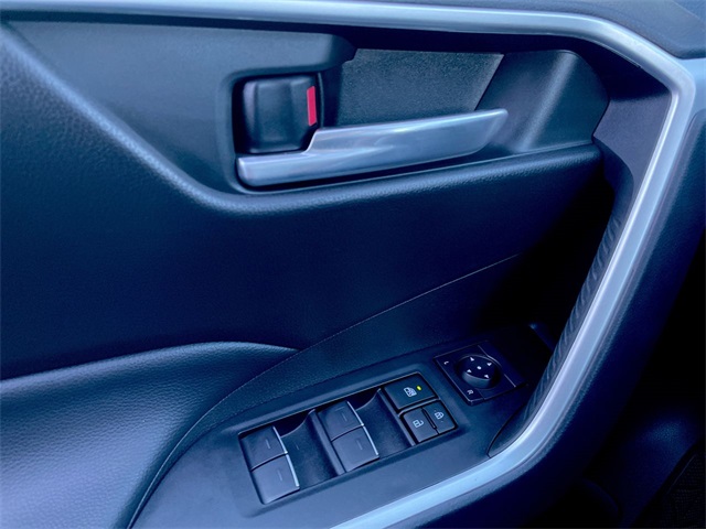 2025 Toyota RAV4 XLE Premium photo 4
