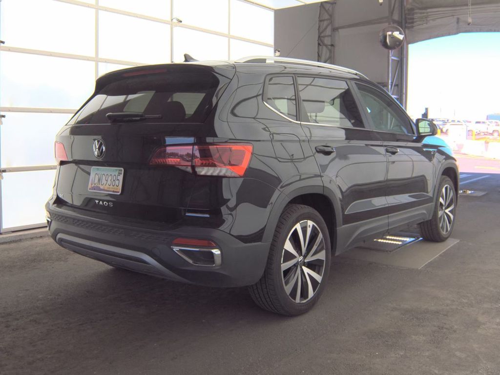 2024 Volkswagen Taos SE photo 4