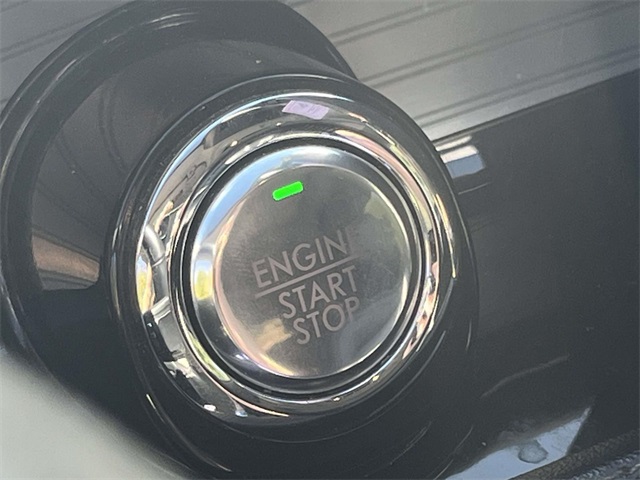 2022 Lincoln Corsair Standard photo 9