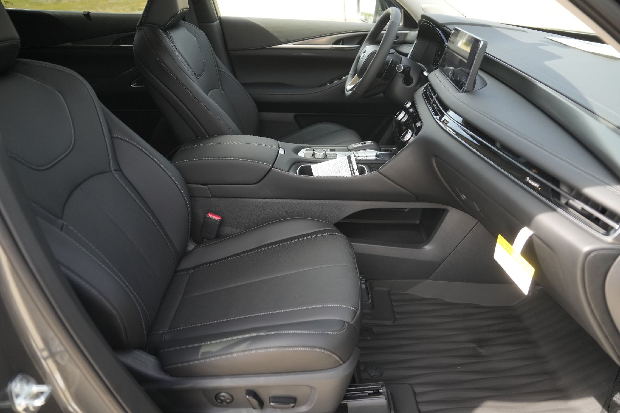 2026 Infiniti QX60 Luxe photo 13