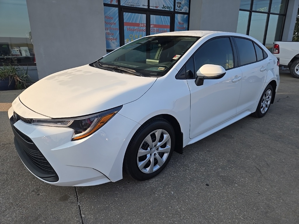 2024 Toyota Corolla LE photo 2