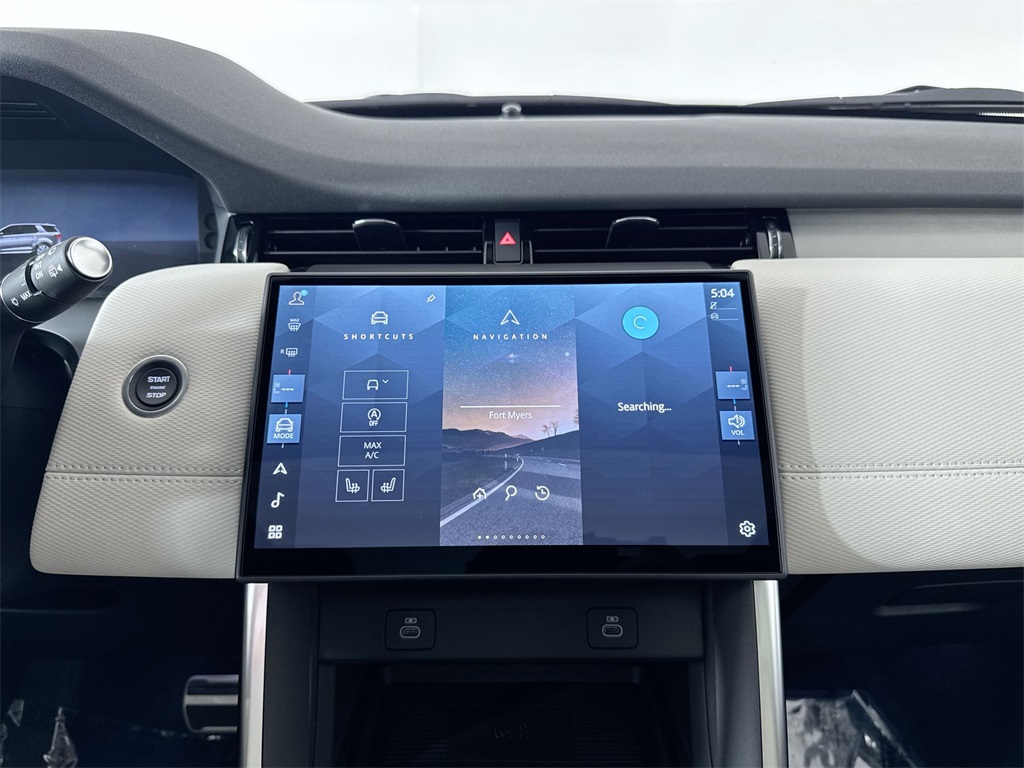 2025 Land Rover Discovery Sport SE photo 16