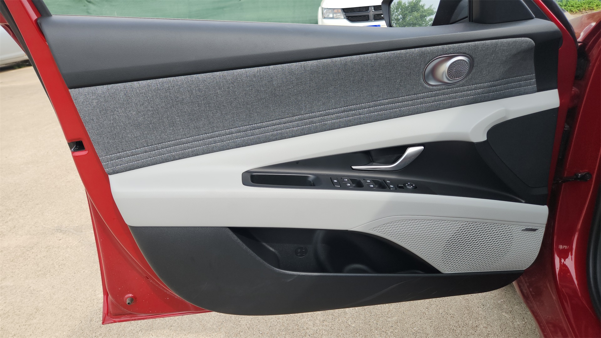 2025 Hyundai Elantra Limited photo 25