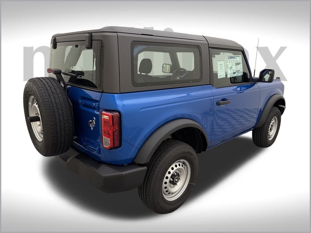 2025 Ford Bronco Base photo 3