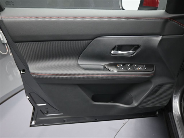 2025 Nissan Kicks SR photo 4