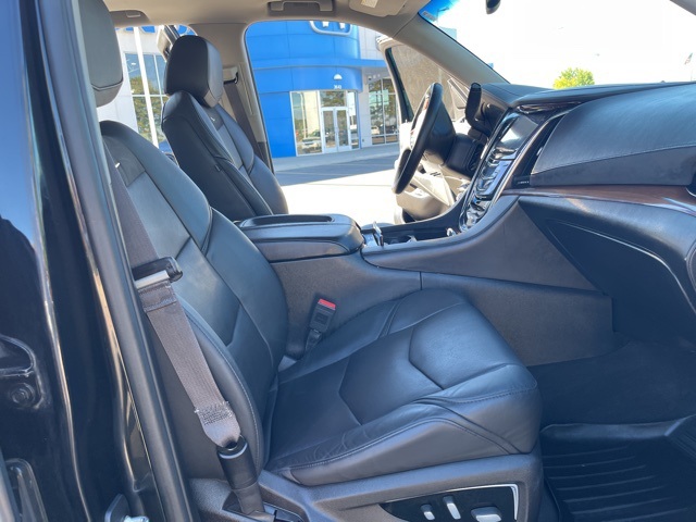 2016 Cadillac Escalade Luxury photo 17