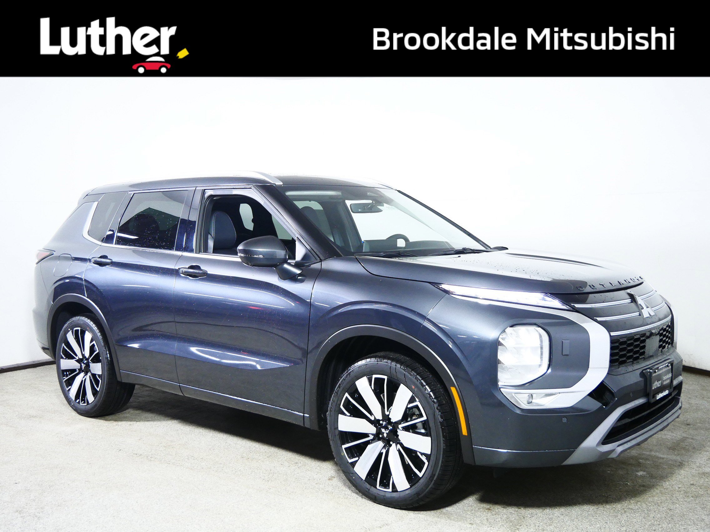 2025 Mitsubishi Outlander SEL's photo