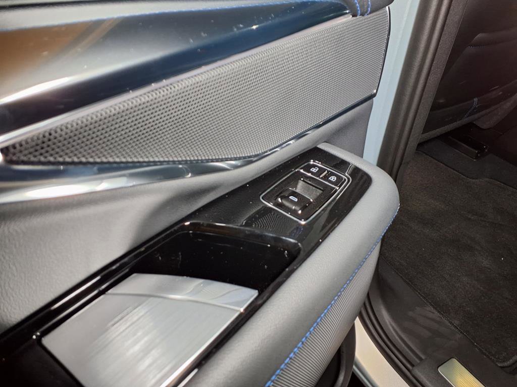 2026 Cadillac Escalade Luxury photo 13