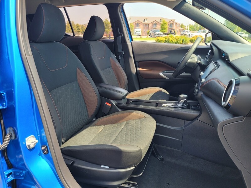 2023 Nissan Kicks SR photo 12