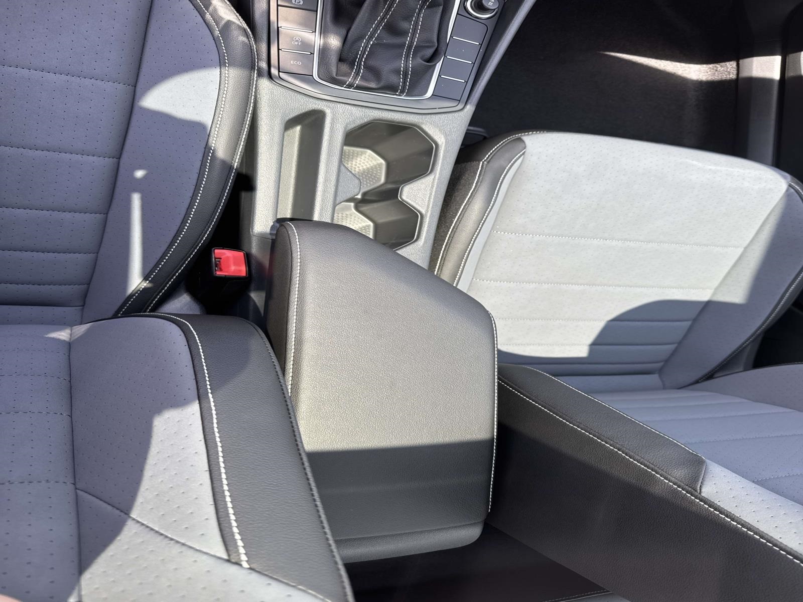 2025 Volkswagen Jetta 1.5T SE photo 16