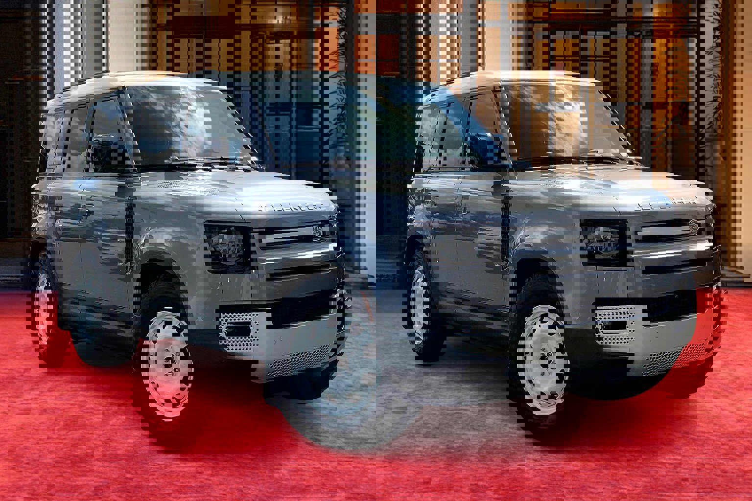 2024 Land Rover Defender S photo 2