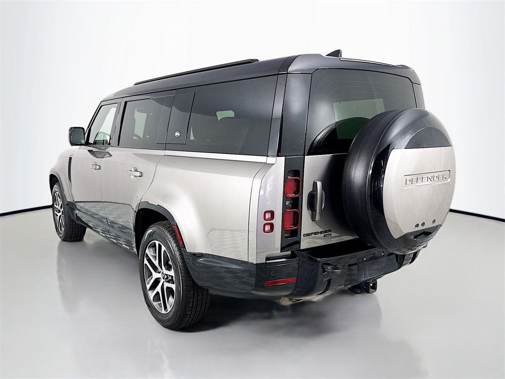 2023 Land Rover Defender 130 X-Dynamic SE photo 3