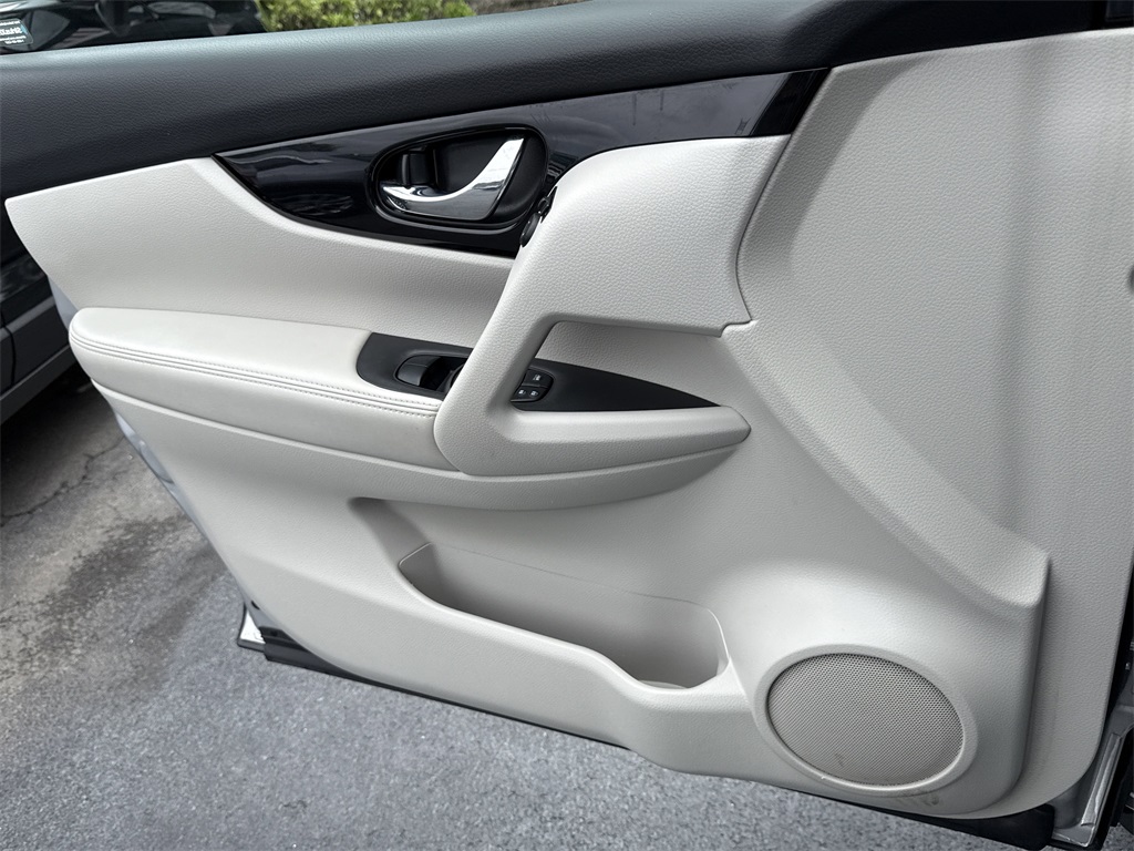 2019 Nissan Rogue Sport SV photo 30