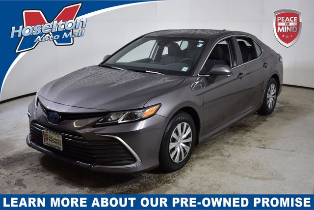 2022 Toyota Camry LE's photo