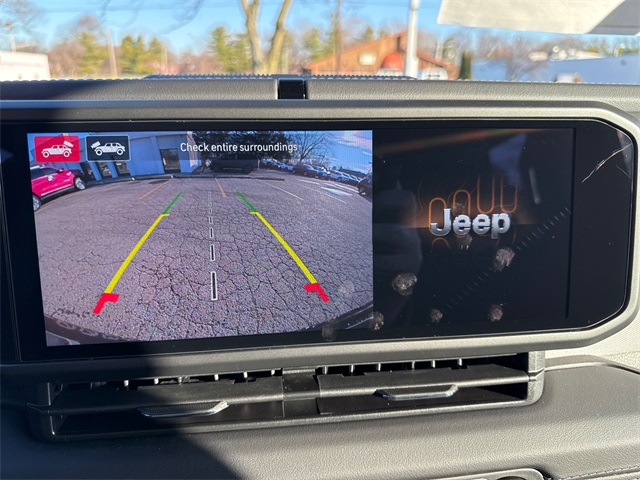 2025 Jeep Wrangler Sahara photo 4