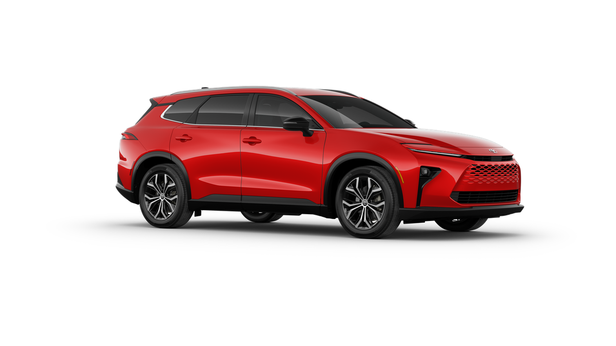 2025 Toyota Crown Signia XLE photo 3