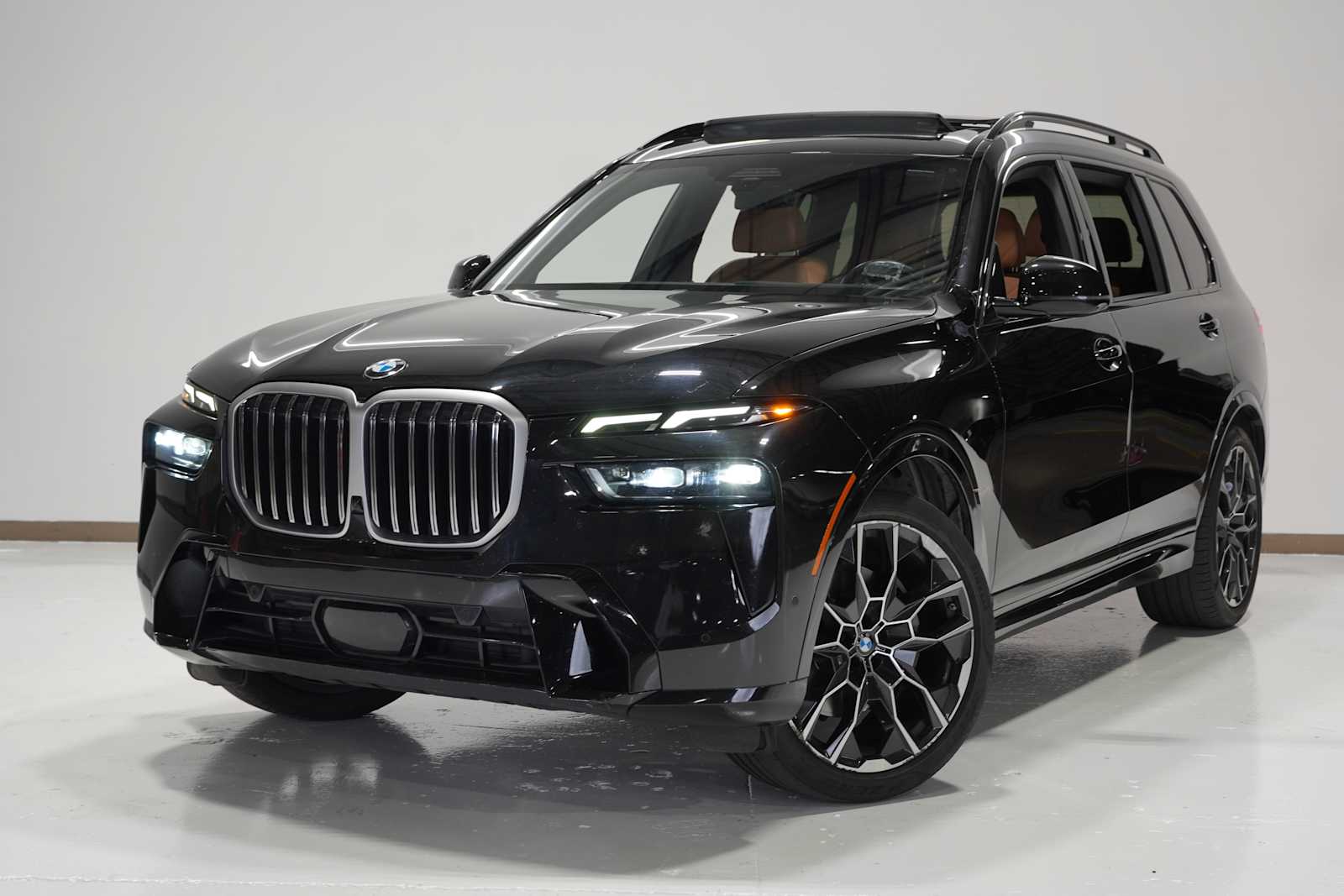 2023 BMW X7 40i's photo