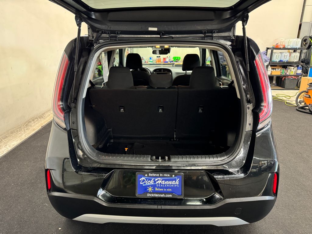 2023 Kia Soul LX photo 4