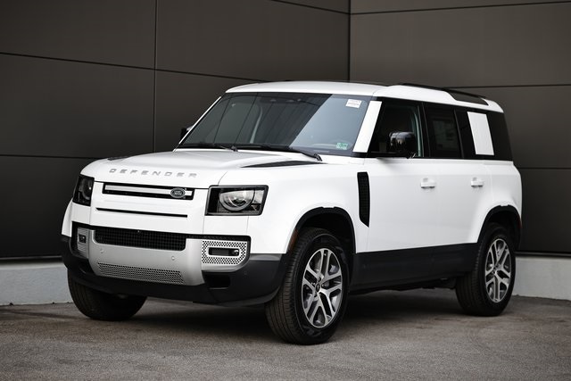 2025 Land Rover Defender S's photo