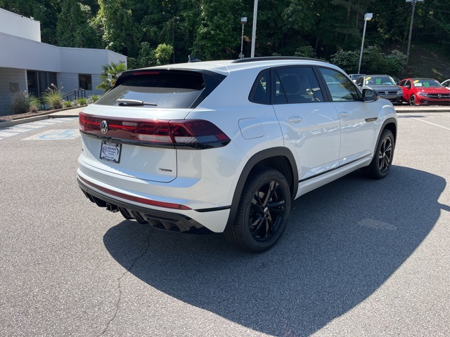 2025 Volkswagen Atlas Cross Sport SEL R-Line photo 2