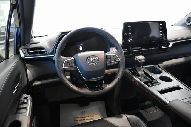 2023 Toyota Sienna XSE photo 16