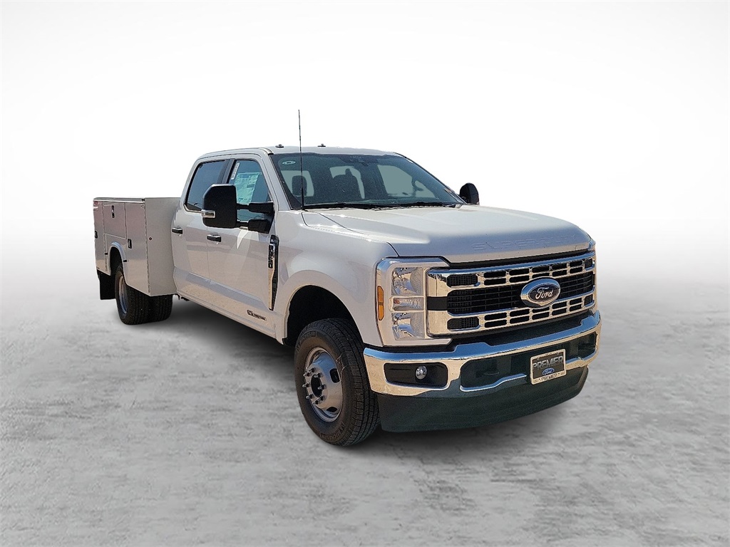 2025 Ford F-350 Super Duty Chassis Cab XL's photo