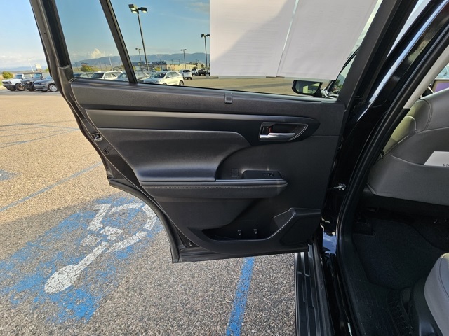 2023 Toyota Highlander Hybrid Bronze Edition photo 17