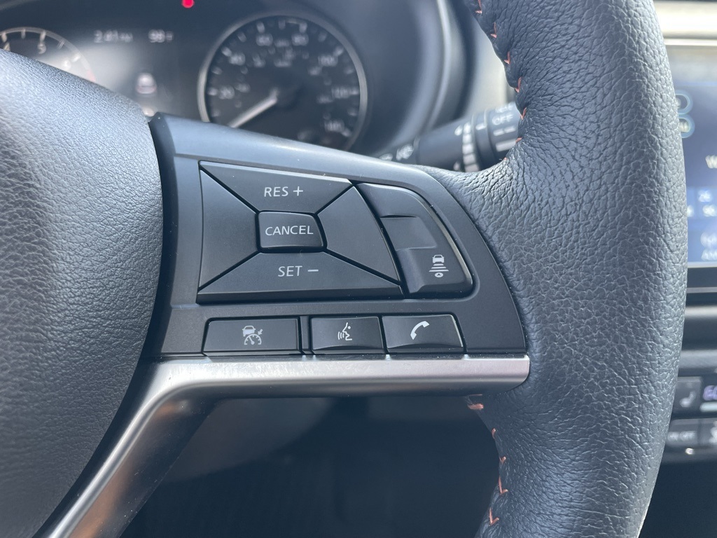2024 Nissan Kicks SR photo 9