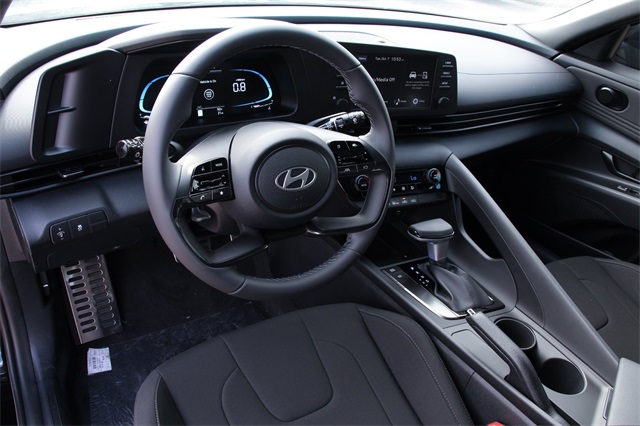 2025 Hyundai Elantra SEL Sport photo 7