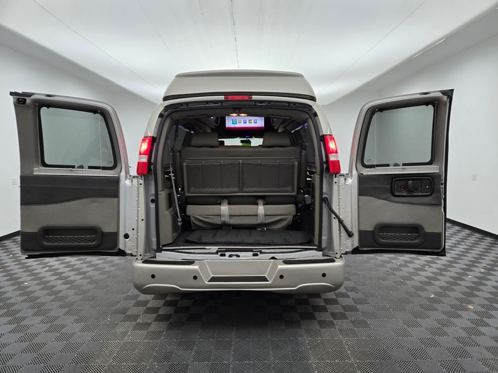 2023 Chevrolet Express photo 5