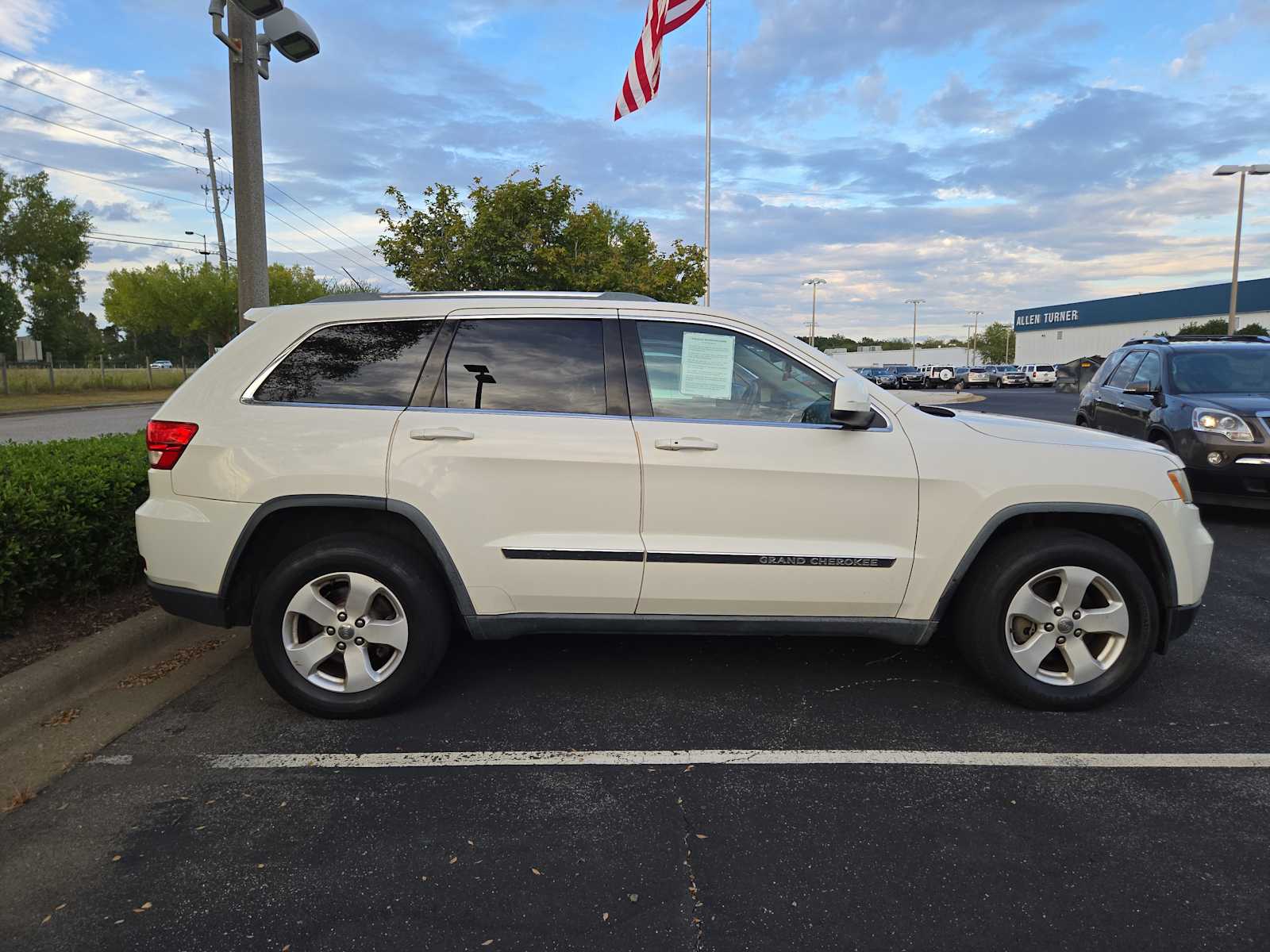 2012 Jeep Grand Cherokee Laredo photo 4