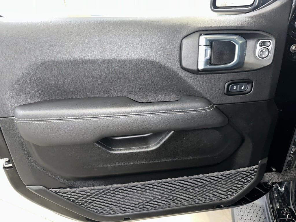 2022 Jeep Wrangler 4xe Unlimited Sahara photo 3