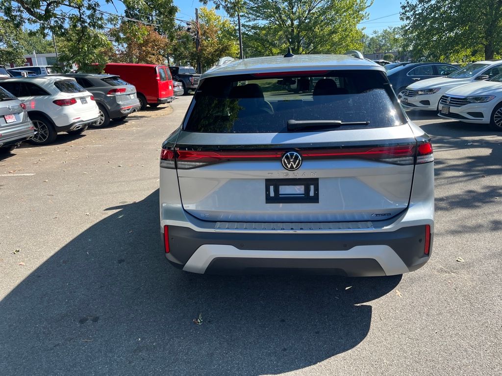 2025 Volkswagen Tiguan SE photo 4