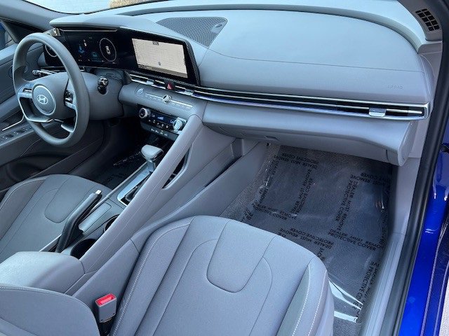 2024 Hyundai Elantra SEL photo 16