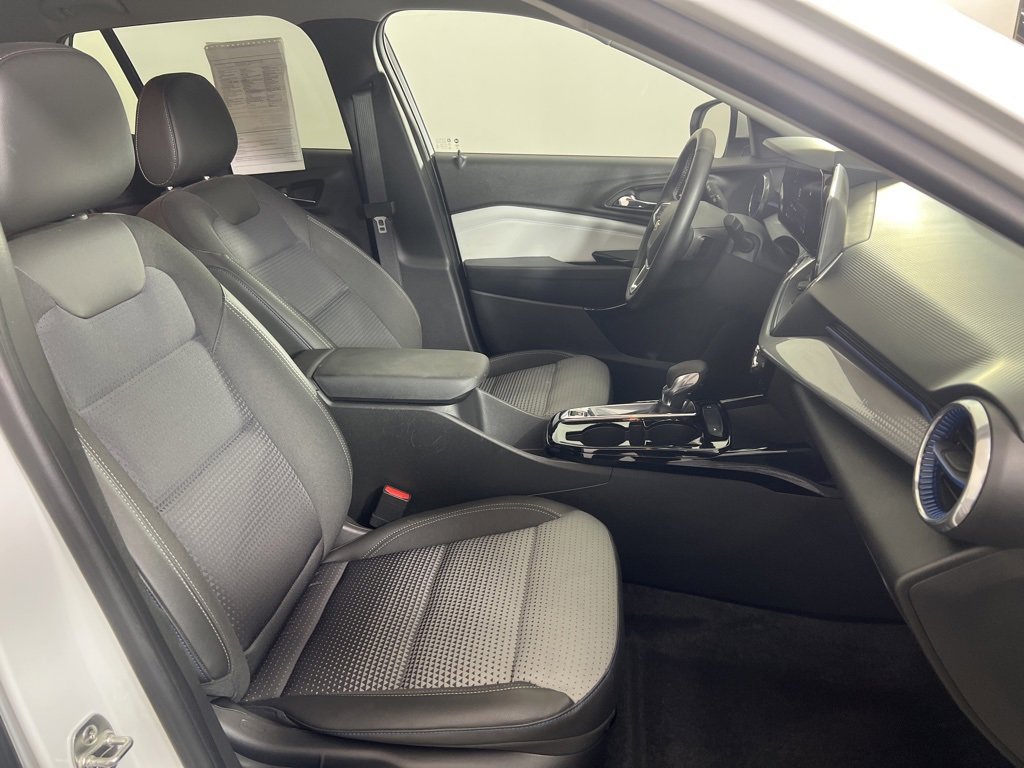 2025 Chevrolet Trax LT photo 18